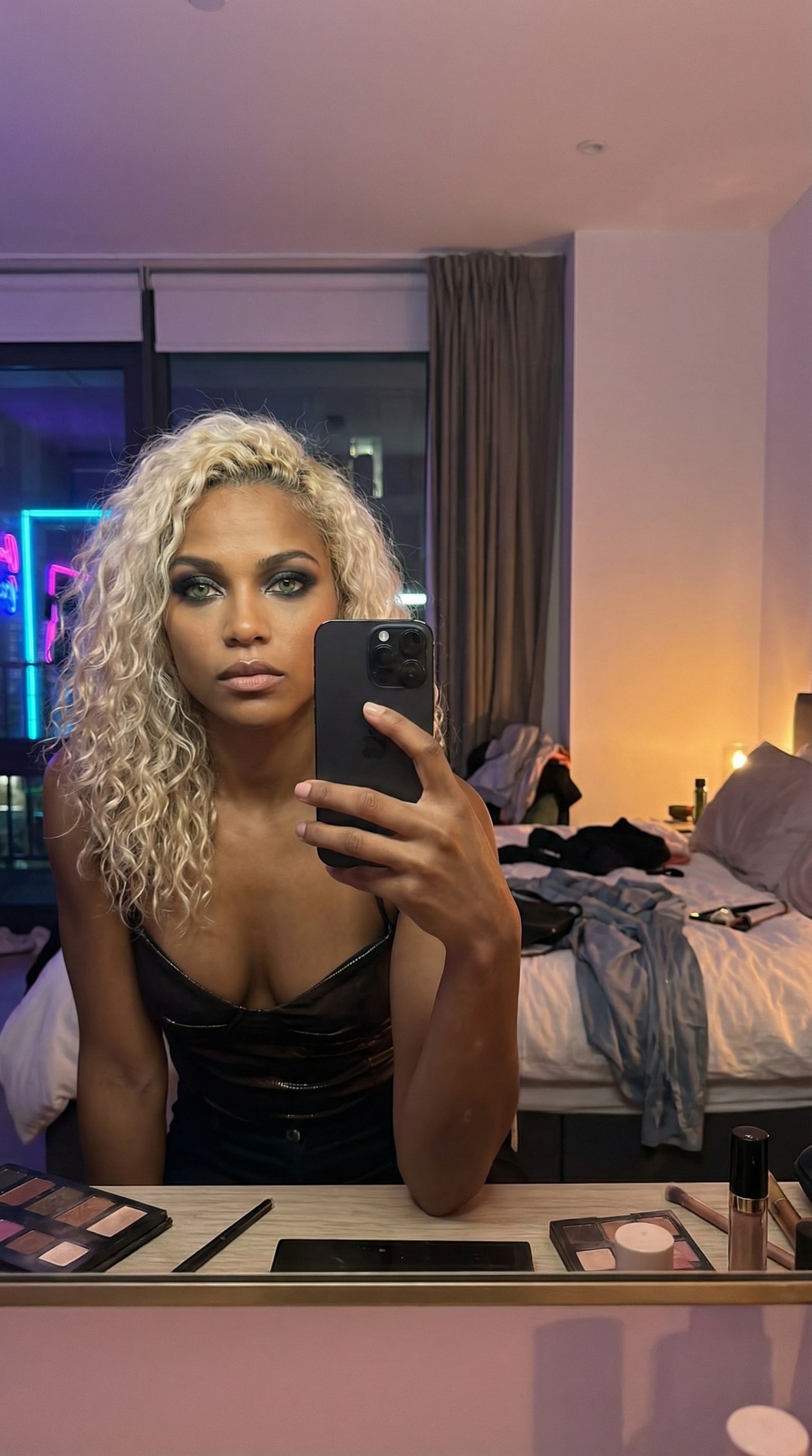 Social mode mirror selfie